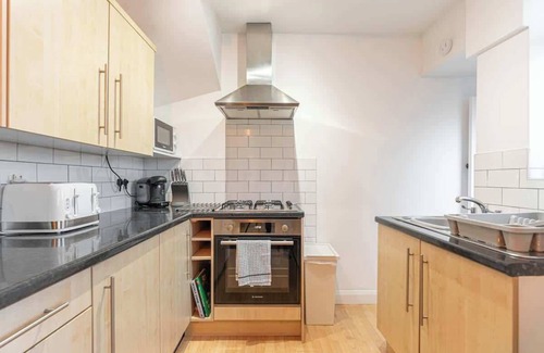 Tatenhill House | Spacious 3bed with parking Near NEC&BHX Airport