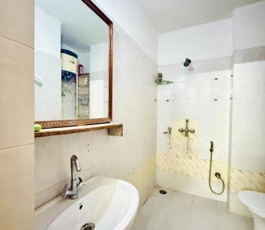 Vidhyadhar Nagar Apartment | Spacious 3BHK Stay with Balcony & Kitchen comforts