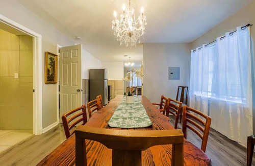 Niagara Falls Apartment | Spacious 3BR 3 Bath close to Niagara Falls USA