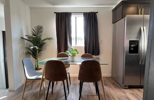 Palms Apartment | Spacious 3BR/3BA Home Private Yard in Culver City