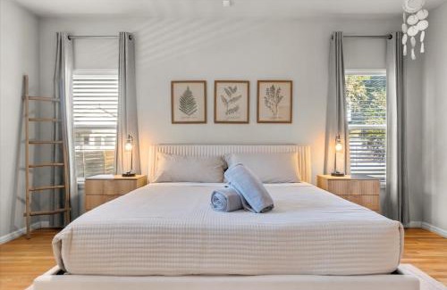 East MLK House | Spacious 3BR Getaway w Free Parking Pet Friendly