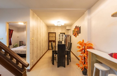 Wua Lai House | Spacious 3BR Private House Near Old City Near Night Bazaar