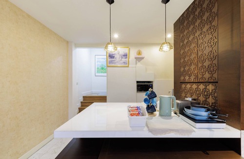 Khlong Ton Sai House | Spacious 3BR Townhouse by Icon Siam – Near River & Pier, Family Stay for 6