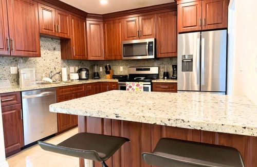Hollywood Hills House | Spacious 4/4 Home Central To All Attractions