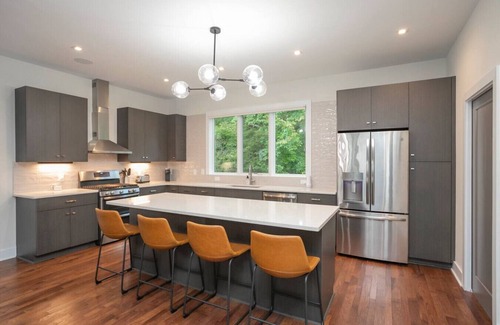North Nashville Apartment | ~Spacious 4 bdrm~ 6min to Broadway~ over 2500 sqft