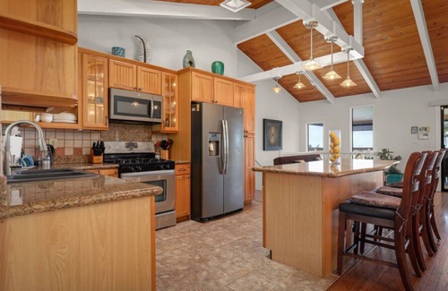 Kailua-Kona Apartment | Spacious 4-Bdrm - AC & Big ocean views!