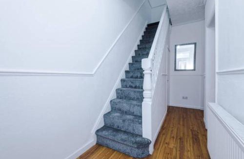 Salford House | Spacious 4-Bed House Manchester