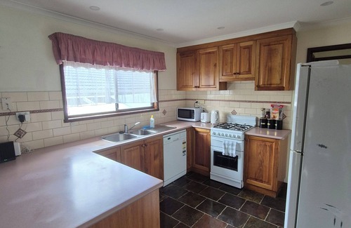 Drouin House | Spacious 4-bedroom house in charming Drouin with AC, WiFi