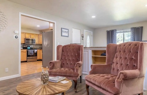 Yakima House | Spacious 4-bedroom house in charming Yakima with AC, WiFi
