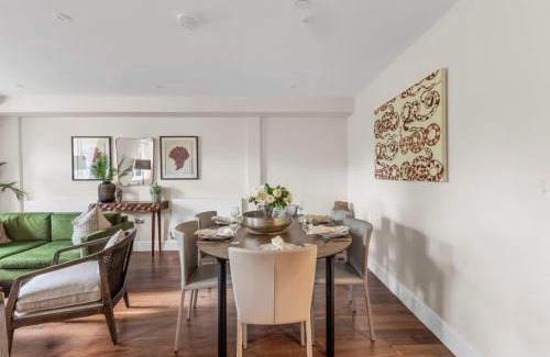 Queen's Gate Apartment | Spacious 4 Bedroom Loft Retreat