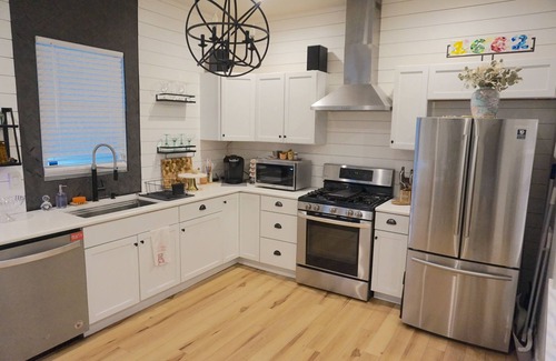 Indianapolis House | Spacious 4-bedroom house 5 min to Downtown and Lucas Oil Stadium