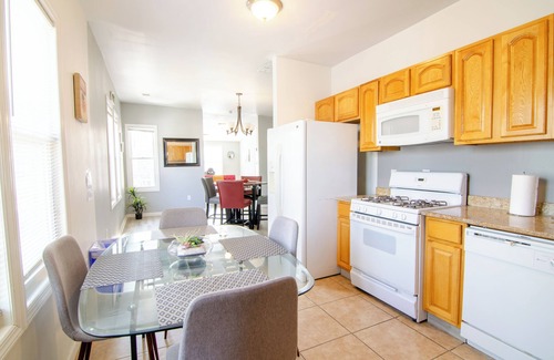 North Bergen Apartment | Spacious 4-Bedroom Retreat with NYC Vibes – Perfect for Large Groups!