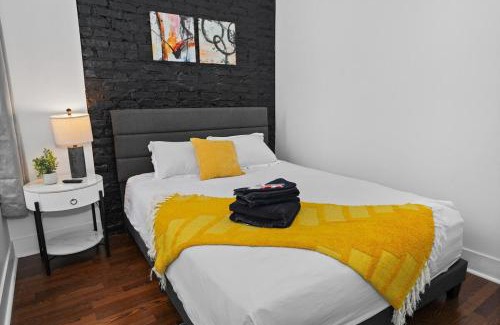 Near South Side Apartment | Spacious 420 friendly 3BR-2Ba Near McCormick and Museums