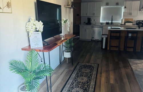 Alhambra House | Spacious 4BR Home w/Pool, BBQ & Putting Green – Near I-17