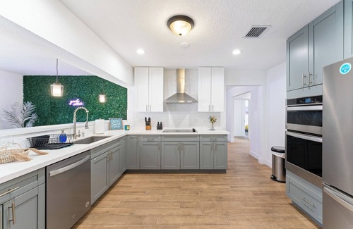 Hollywood Hills House | Spacious 5 BD Home w/Pool, Near Beaches & Hard Rock