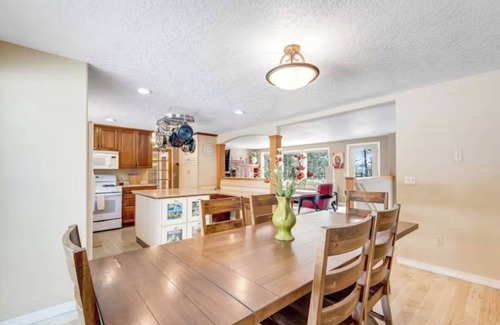 McCall House | Spacious 5-bed/3 bath house EX Local w lots of parking 8 min to downtown McCall