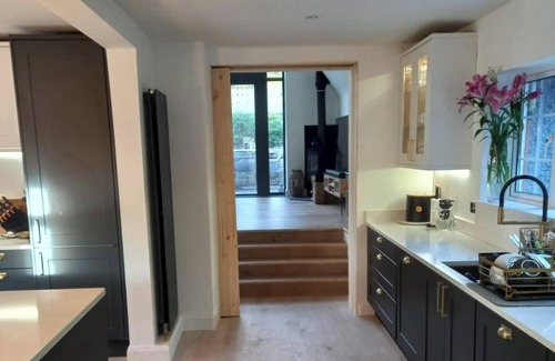 Newcastle House | Spacious 5-Bed House - Garden, Parking & Bbq