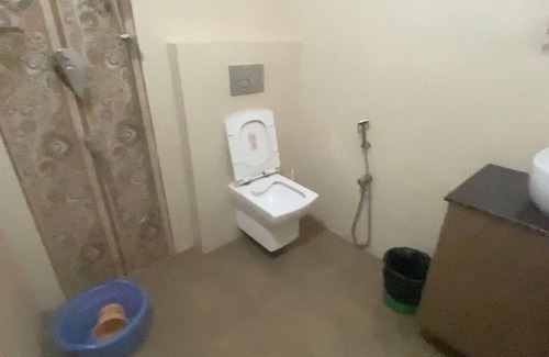 Sarita Vihar Apartment | Spacious 5-bedroom apartment with WiFi, AC in lovely New Delhi