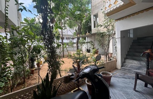 Jhotwara House | Spacious 5-bedroom bungalow in marvelous Jaipur with WiFi, AC