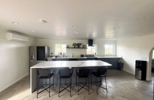 Oakley House | Spacious 5-bedroom house with AC, WiFi in welcoming Asheville