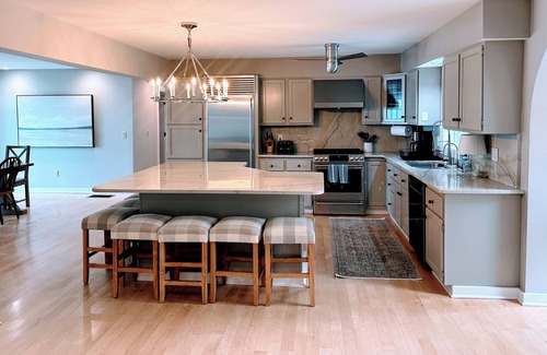 Pentwater House | Spacious 5-bedroom house with private access to Lake Michigan beachfront.