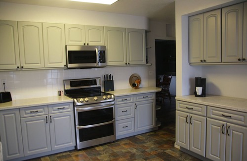 Payette House | Spacious 5-bedroom house in lovely Payette with WiFi, AC, fitness room, pool.