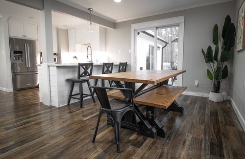 Northwest Raleigh Cottage | Spacious 5 Bedroom, Pure Inviting Luxury Getaway with Separated Family Spaces