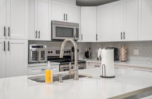 Sandalwood House | Spacious 5-bedroom house in wonderful Central Beach