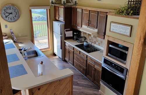 Mancelona Condo | Spacious 5 beds,2 full baths Golf, ski, Sleeps 6, KING bed, Wi-Fi close to Lakes
