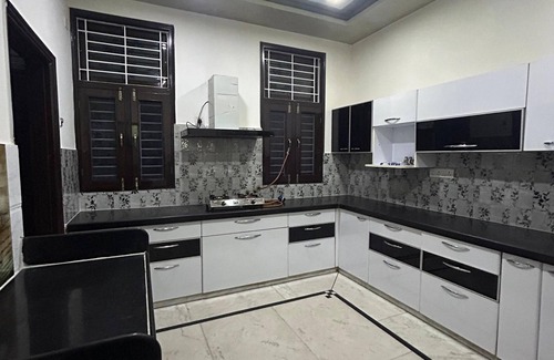 Jaipur District Apartment | Spacious 6-bedroom apartment in gorgeous Jaipur with AC, WiFi