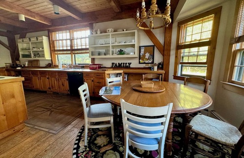 Nantucket House | Spacious 6 +bedroom in Nantucket. Perfect for sharing with family or friends.