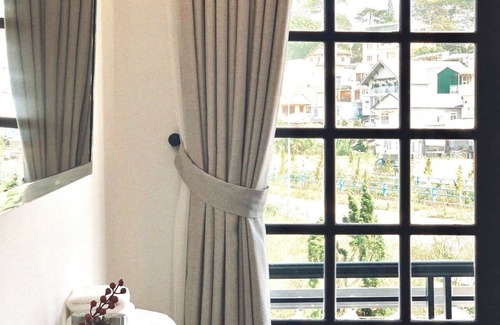 Phuong 10 House | Spacious 6-bedroom villa in fabulous Đà Lạt with WiFi