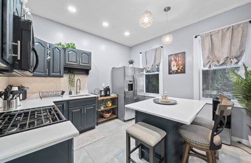 Bayonne House | Spacious 6BR/2BA Family Home – Minutes from NYC