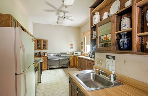 Richford House | Spacious 7-bedroom house. Book your ski trip. Skate across the road in the park.