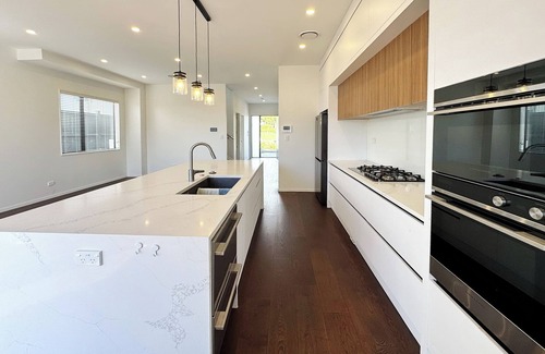 Flat Bush House | Spacious 7 BRs & 4.5 BHs house on Longhorn Drive