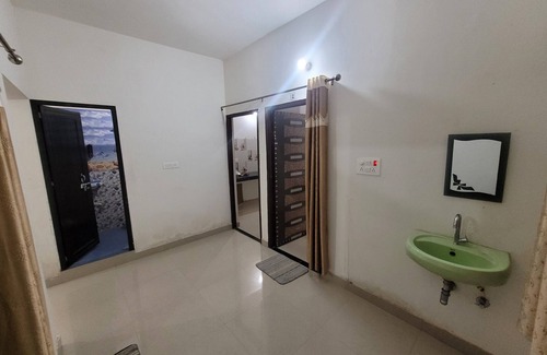 Varanasi Apartment | Spacious 9-bedroom apartment in phenomenal Varanasi with AC