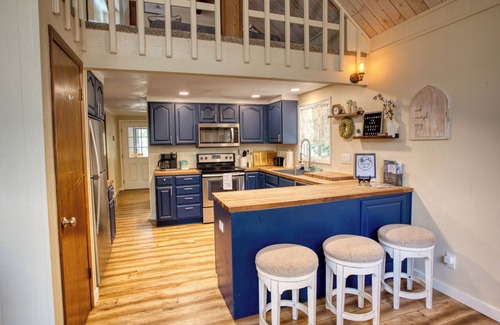 Pinetop Cabin | Spacious A-frame cabin,3BR, 3BA, two Ensuites backing to the forest! King BR