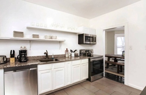 Detroit House | Spacious and Central North End Home