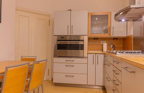 El Viso Apartment | Spacious and Elegant Apartment in Paseo de la Habana