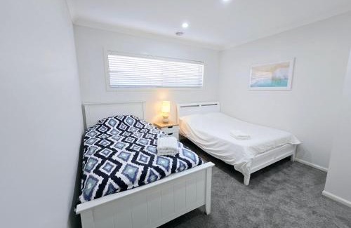 Williams Landing House | Spacious and stylish house, close to Metro, fully AC