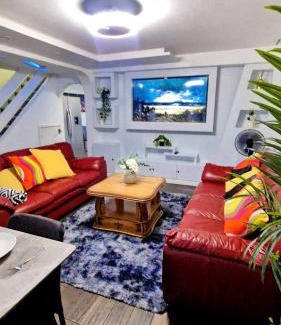 Tilbury Apartment | Spacious and Stylish Home, perfect for groups Tilbury