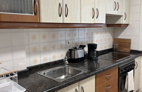 Las Campas y San Claudio Apartment | Spacious apartment at the foot of Monte Naranco and close to the city center.