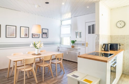 Strausberg Apartment | Spacious Apartment in Strausberg - Sleeps 6