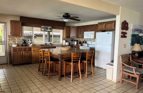 Pupukea House | Spacious Beachfront 6-bedroom on Breathtaking Sunset Beach