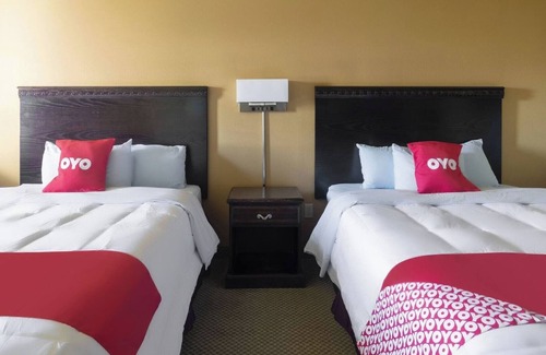 Valley View Hotel | Spacious Bedroom w/Private Bathroom Close to Local Attractions in Valley View