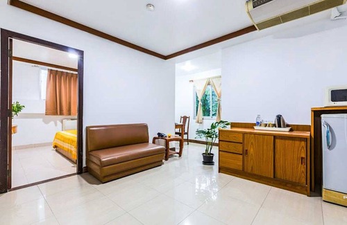 Bang Kho Laem House | Spacious Boutique Suite | Comfort at Howard