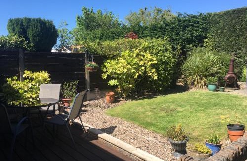 Marple House | Spacious bungalow - private secure garden - sleeps up to 6