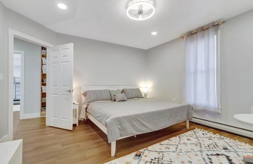 East Haven Rutland County House | Spacious Central 4BR, Ski & Bike