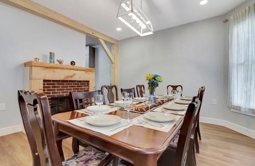 East Haven Rutland County House | Spacious Central 4BR, Ski & Bike