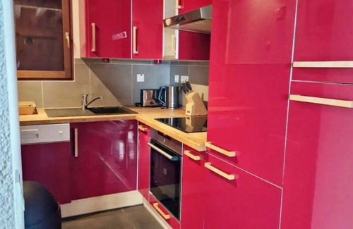 Vaujany Ski Chalet | Spacious Chalet, peaceful location, easy access to ski lifts & amenities!